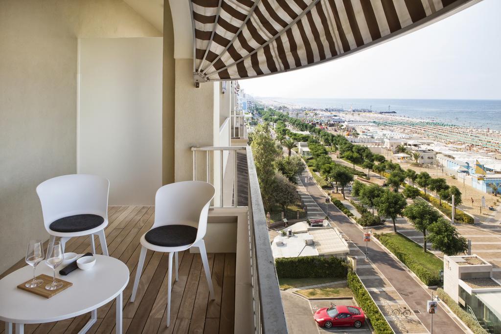 Luxury Suites Collection - Milano 33 Riccione Bagian luar foto